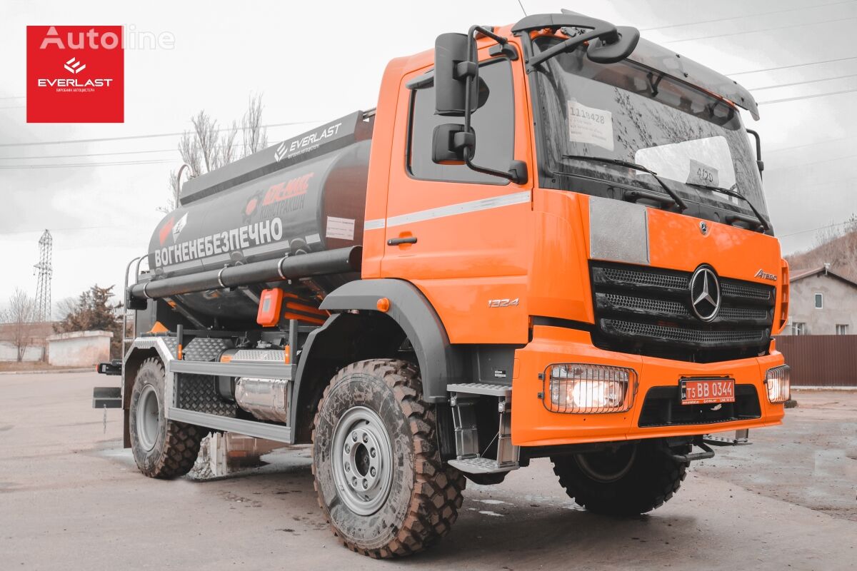 xe chở xăng dầu Everlast Toplivozapravshchik mới