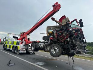 xe tải kéo cứu hộ IVECO Trakker 8x4 OMARS Boom Crane