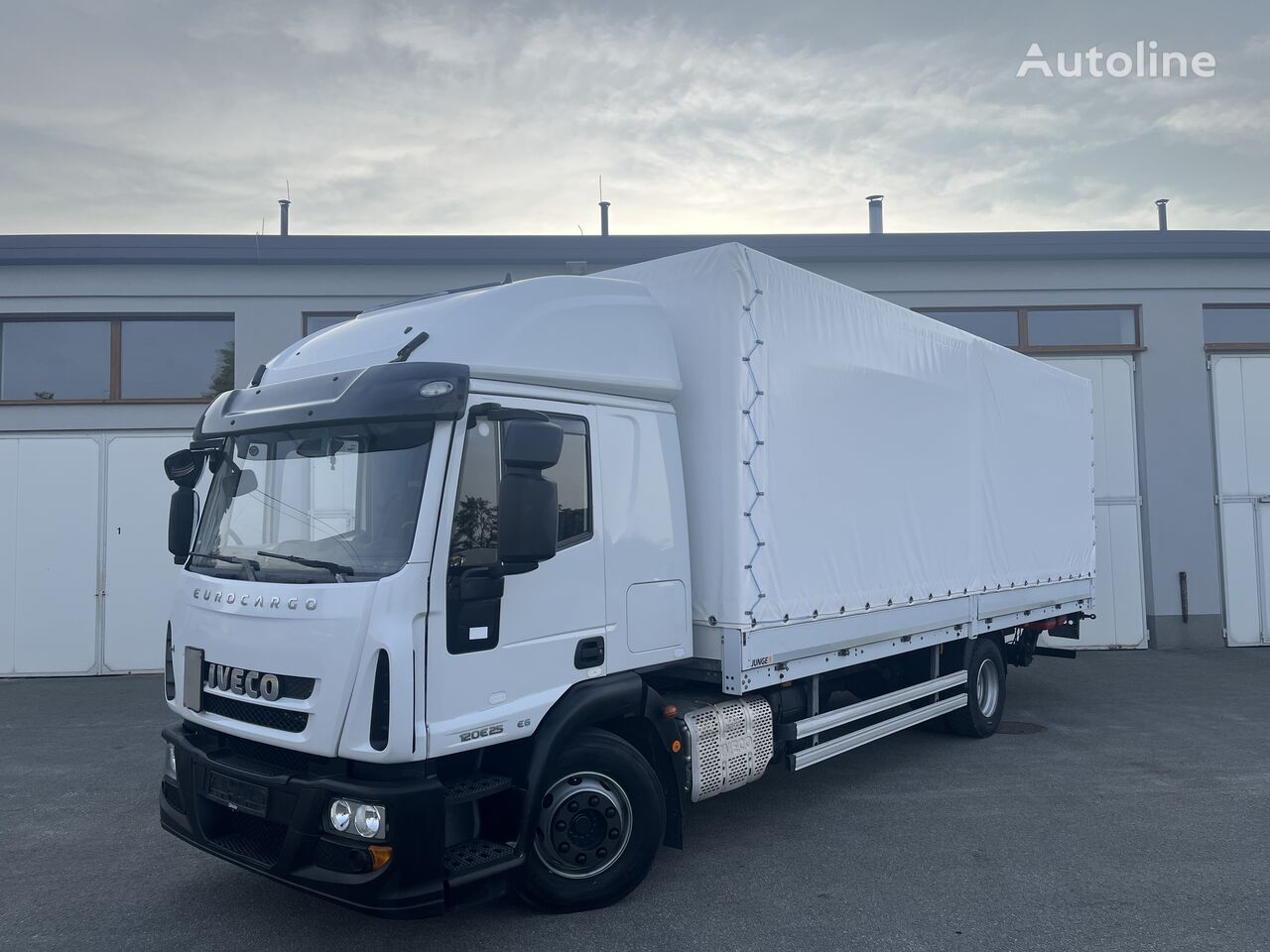 xe tải phủ bạt IVECO EuroCargo 120E25. Euro 6, LBW, DE auto