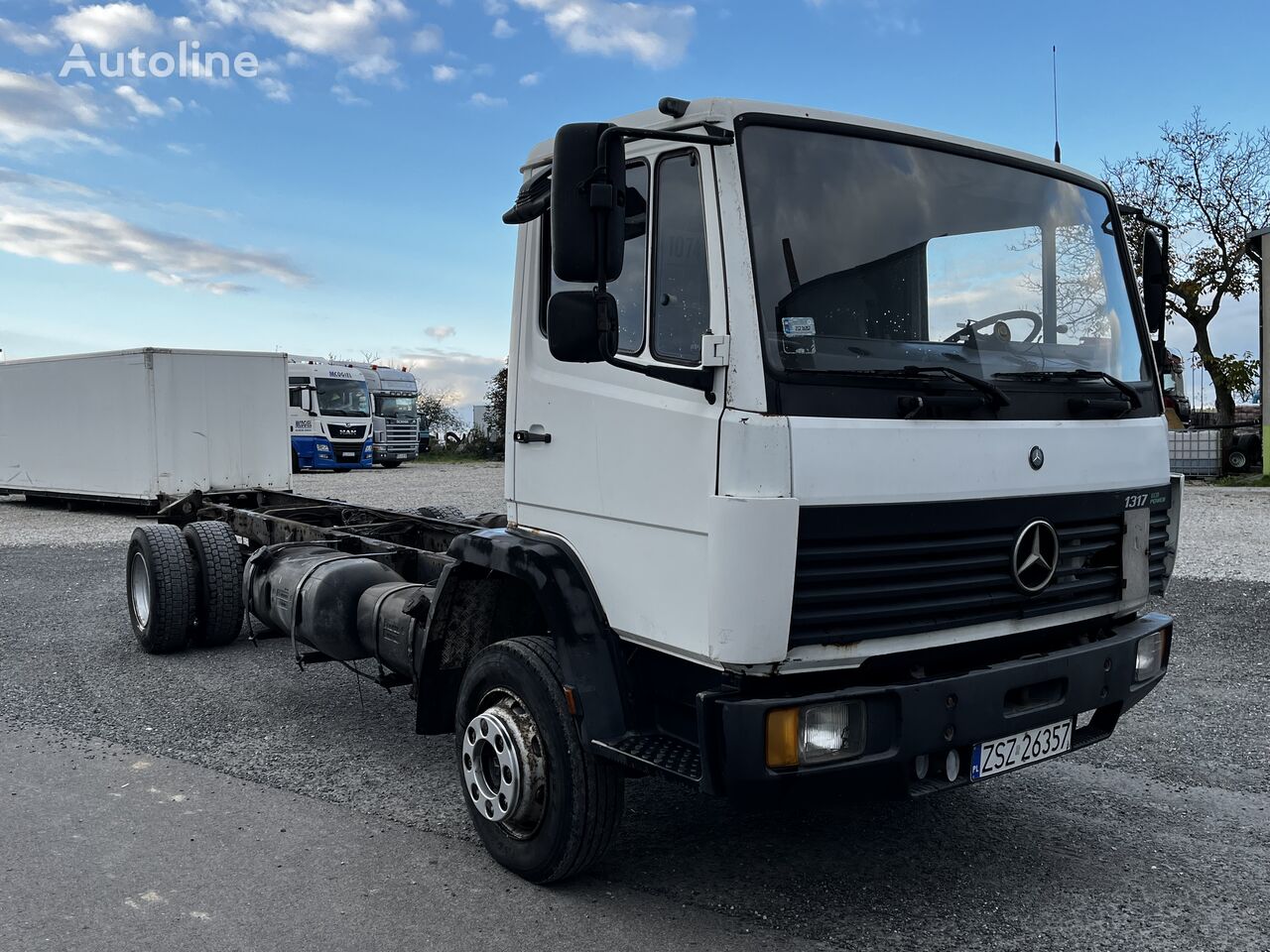 xe tải thùng kín Mercedes-Benz 1317