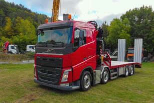 xe tải vận chuyển ô tô Volvo mới